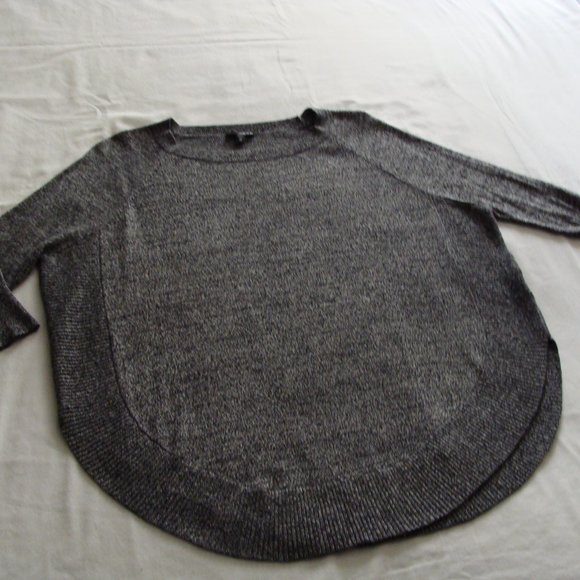 EXPRESS Gray & Black Marled 1/2 Sleeve ROUNDED Hem SWEATER Sz X-SMALL (XS) - Picture 1 of 6